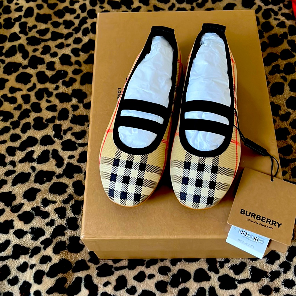Girls Burberry Flat Shoes Nib